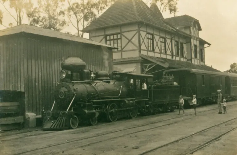 Fotografia histórica de casa enxaimel em Blumenau
