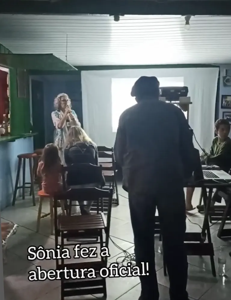 Sônia fala na abertura da sessão