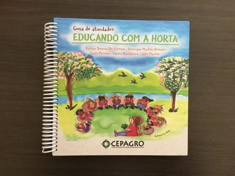 Capa do livro Educando com a Horta