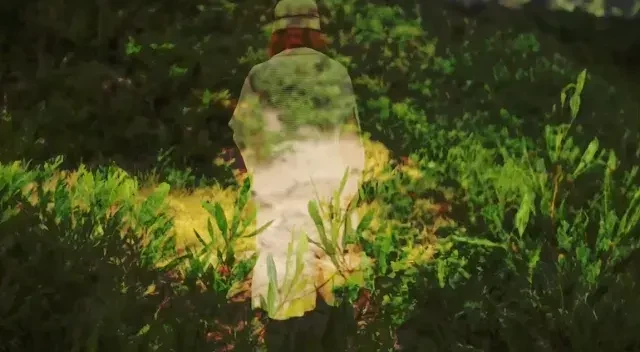 Silhueta de uma pessoa em sobreposição com a vegetação, frame da videoarte Planta, Areia, Terra